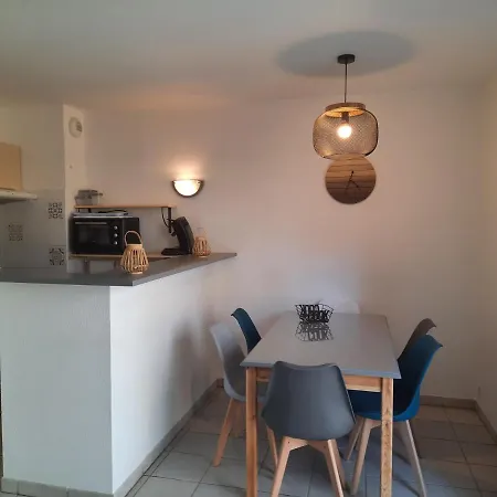 Dom wakacyjny Belle Maisonnette Dans Avec Piscine