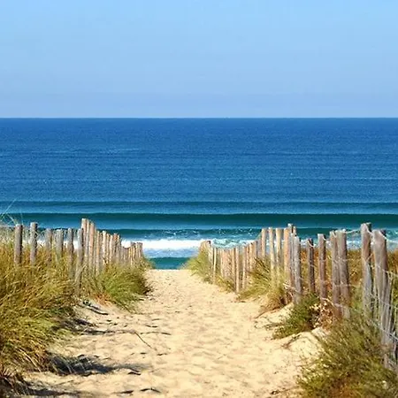 Belle Maisonnette Dans Avec Piscine Dom wakacyjny Soulac-sur-Mer