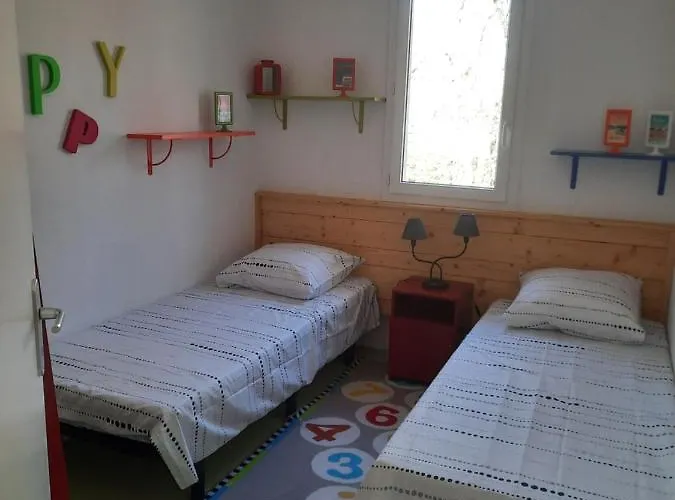 Dom wakacyjny Belle Maisonnette Dans Avec Piscine