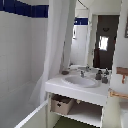 Belle Maisonnette Dans Avec Piscine Vakantiehuis